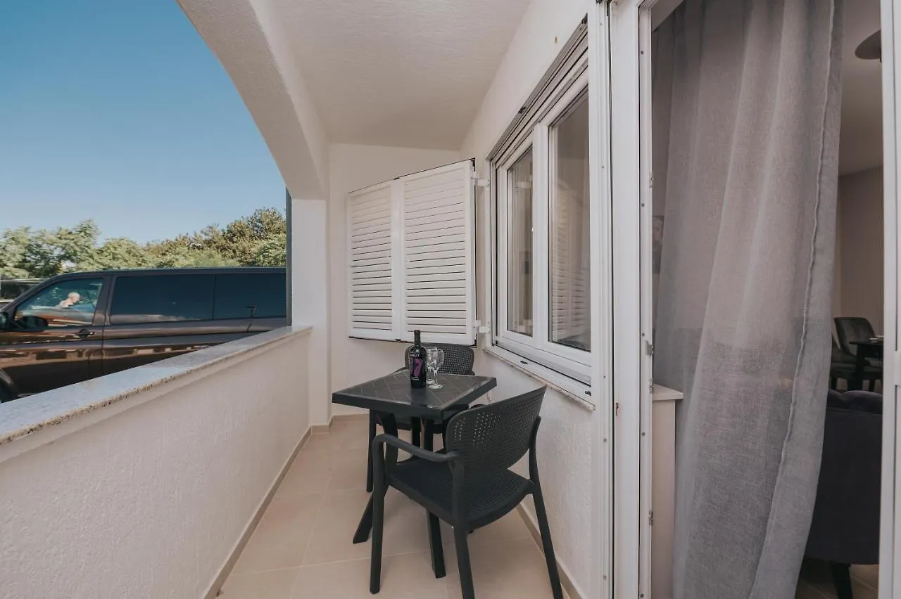 Apartments Virgine Maria I Baška 0*,