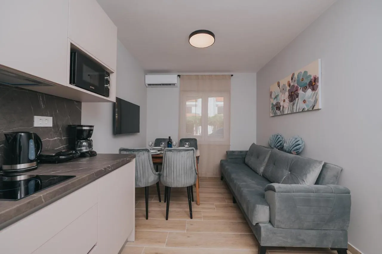 Apartments Virgine Maria I Baška 0*,  Kroatien